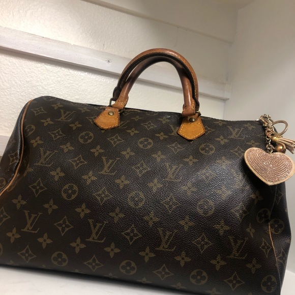 Louis Vuitton - Picture 2 of 8